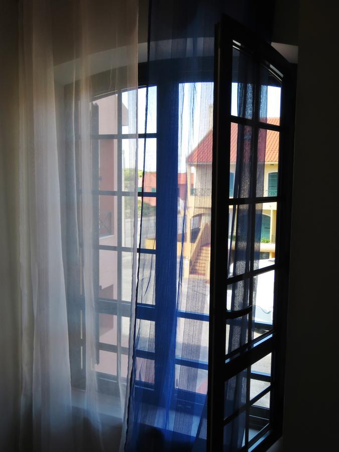 Quarto Triplo Básico com Casa de Banho Partilhada