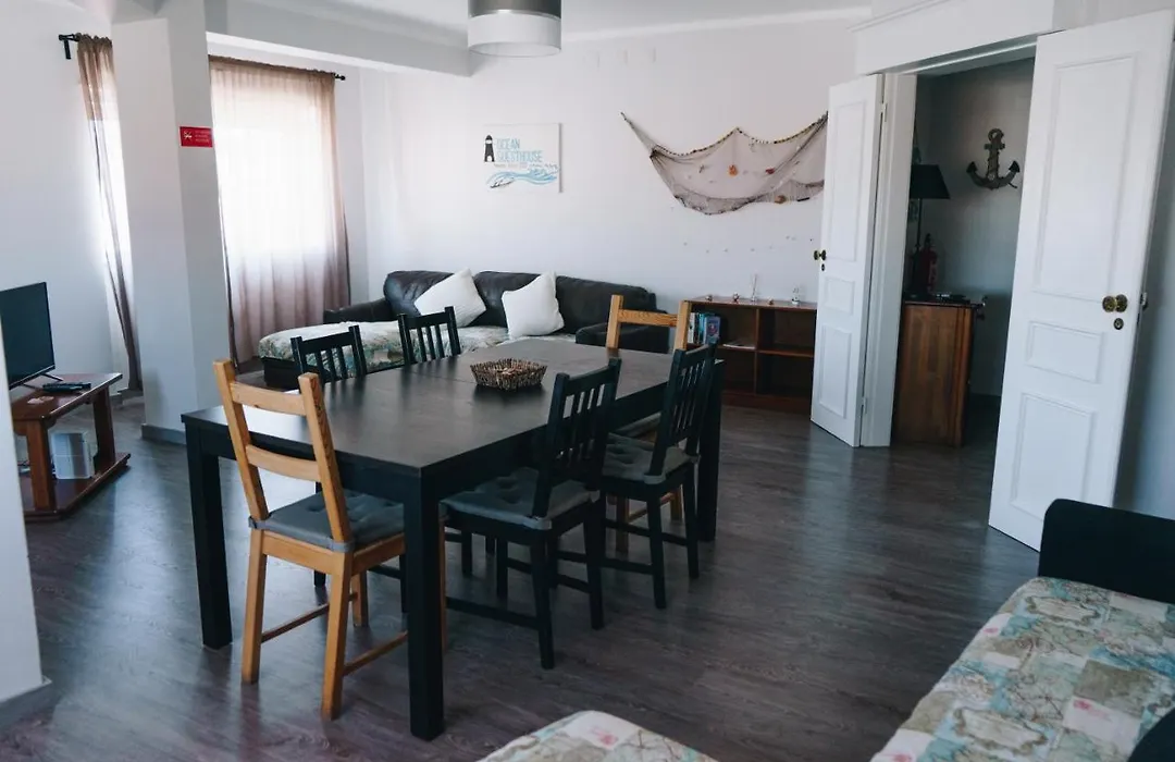 Ocean Guesthouse Peniche-1