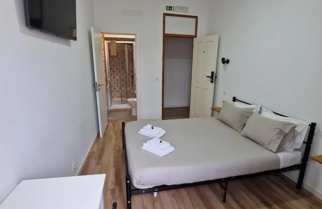 Wolley - Peniche Guesthouse-1