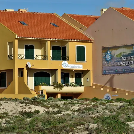 Supertubos Beach Hostel-3